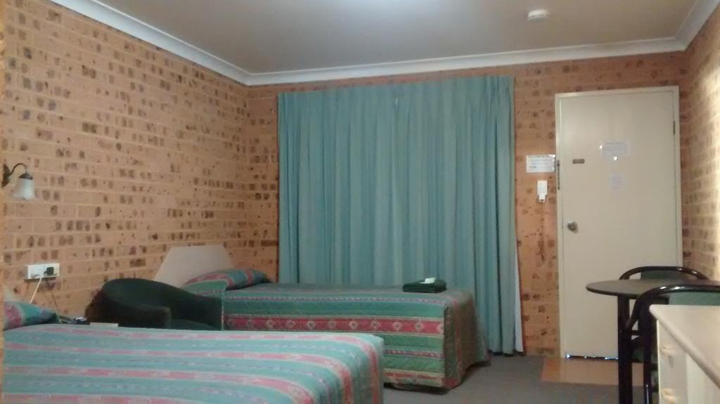 Aberdeen Motel Room photo